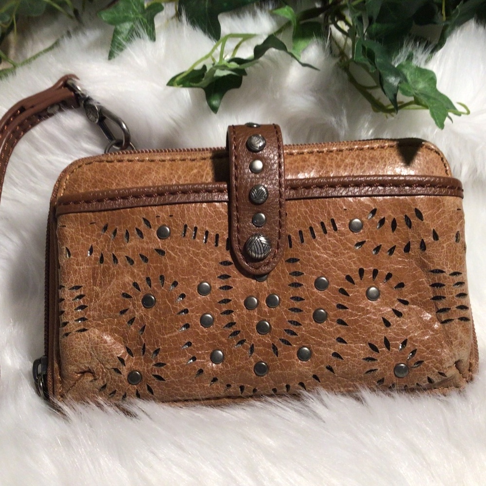The Sak Smartphone Wristlet wallet